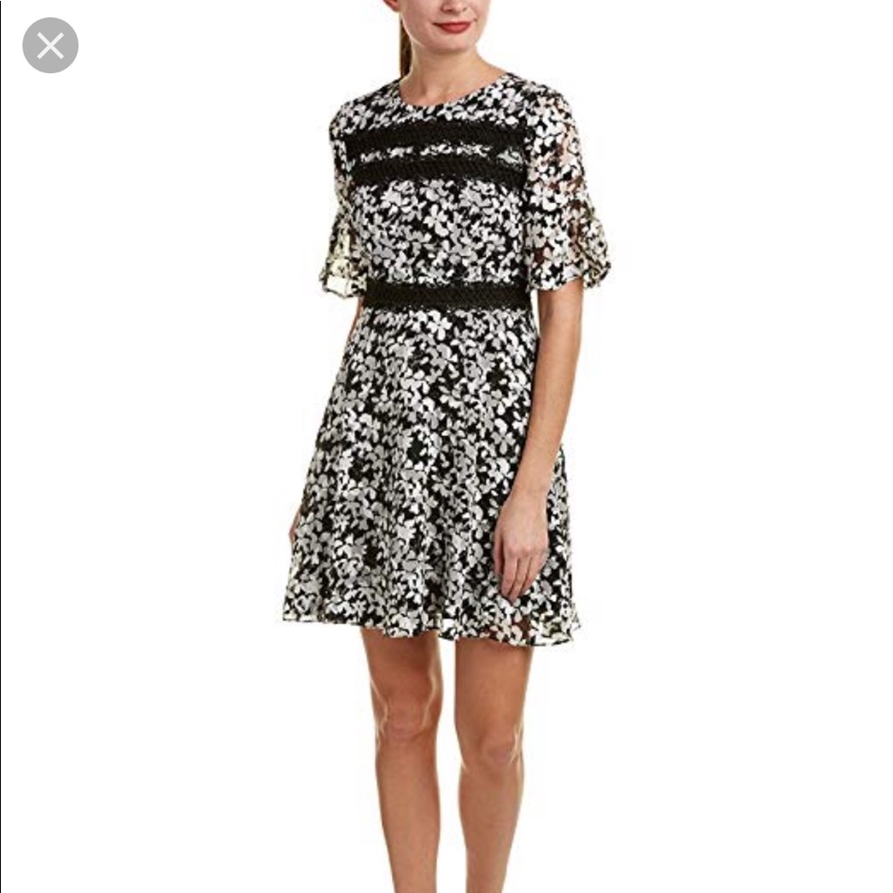 NWOT CeCe Alayna Flare Floral Ruffle Sleeve Dress